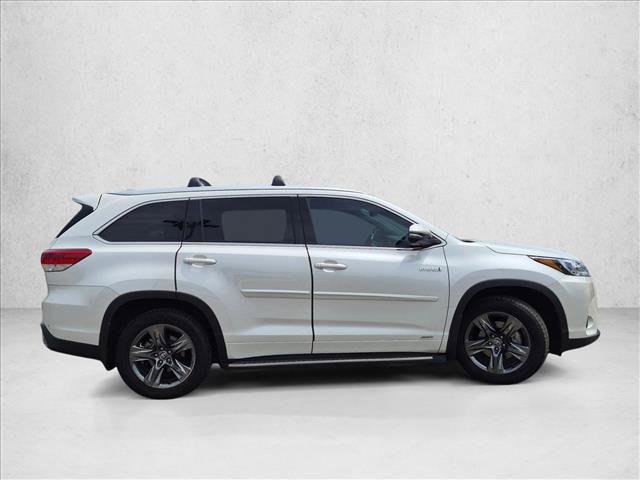 Used 2017 Toyota Highlander Limited Platinum AWD/4WD image 4