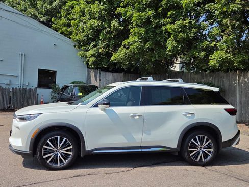 Used 2023 INFINITI QX60 Sensory w/ Cargo Package AWD/4WD image 3