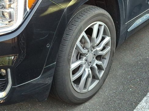 Used 2023 GMC Terrain Denali w/ Denali Premium Package AWD/4WD image 10