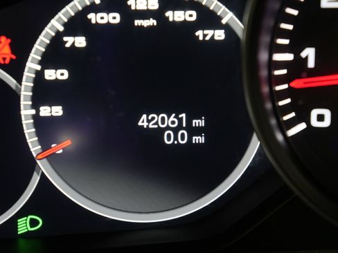 Used 2023 Porsche Cayenne AWD/4WD image 24