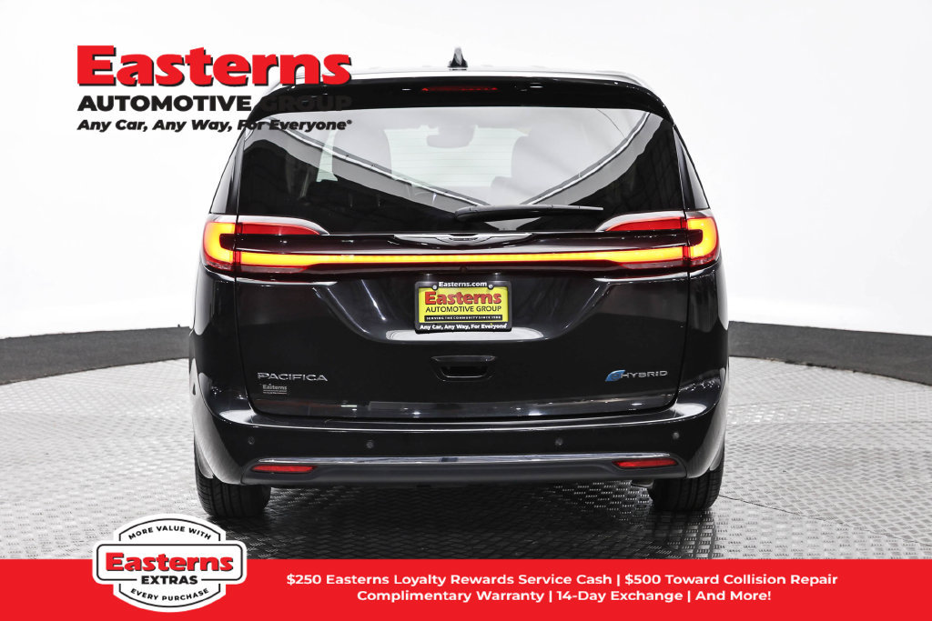 Used 2023 Chrysler Pacifica Limited FWD image 7