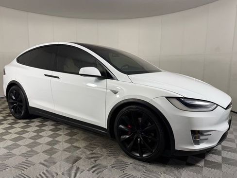 Used 2016 Tesla Model X 90D image 14
