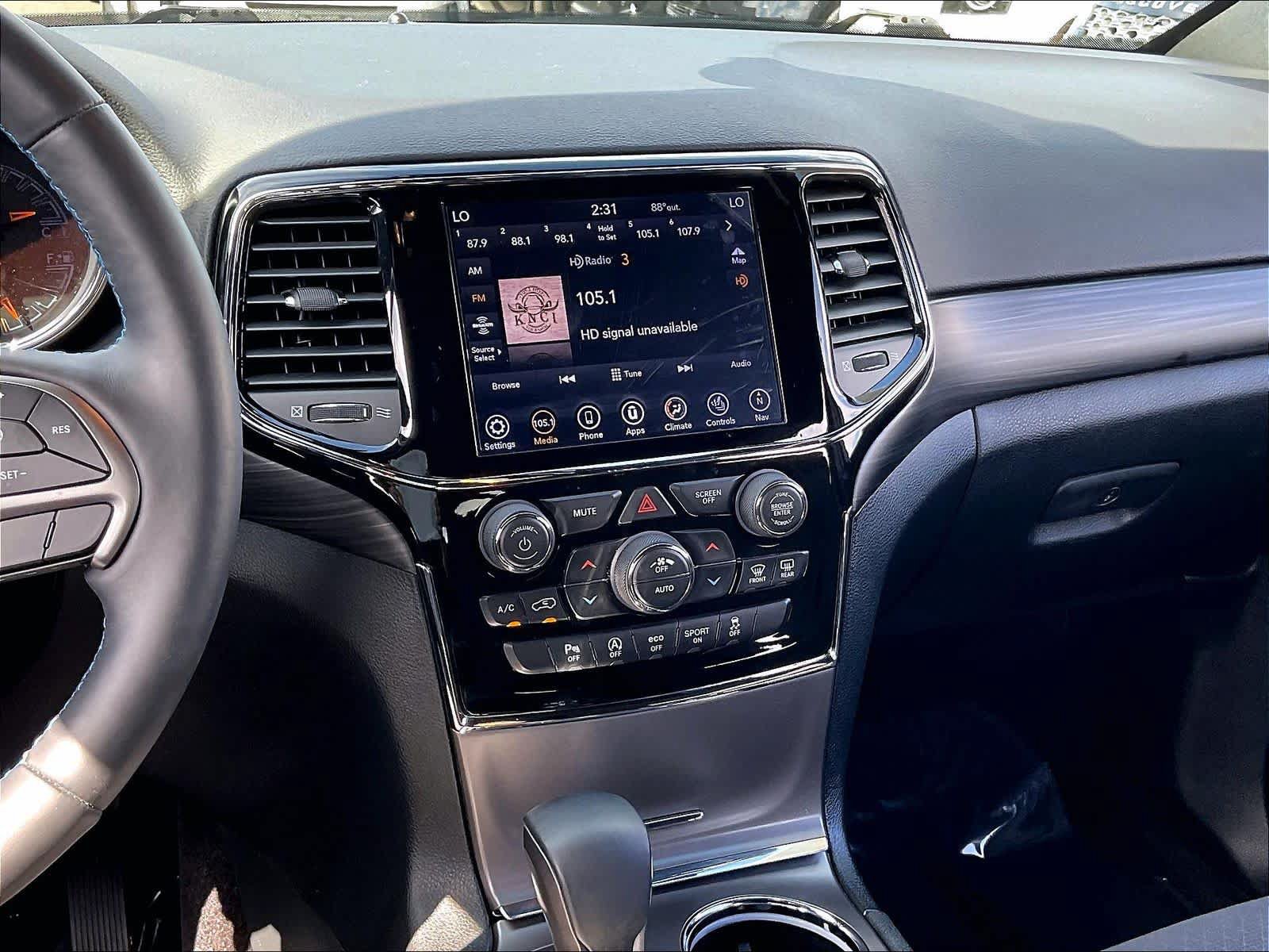 Used 2019 Jeep Grand Cherokee Laredo AWD/4WD image 9