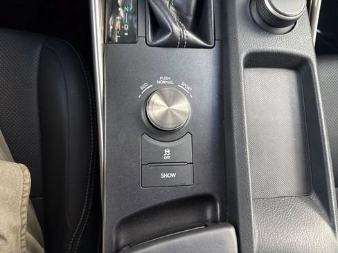 Used 2016 Lexus IS 200t RWD image 21