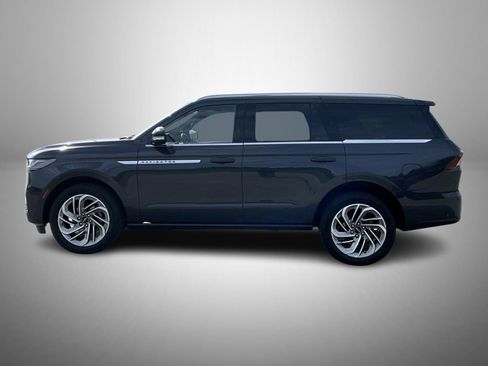 Used 2025 Lincoln Navigator Reserve AWD/4WD image 8