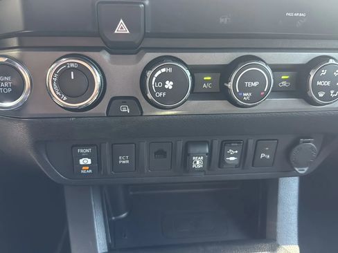 Used 2019 Toyota Tacoma TRD Off-Road image 14