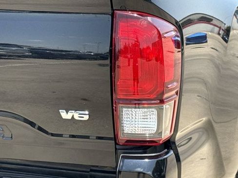 Used 2022 Toyota Tacoma SR AWD/4WD image 7