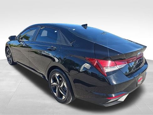 Used 2023 Hyundai Elantra SEL w/ Convenience Package FWD image 4
