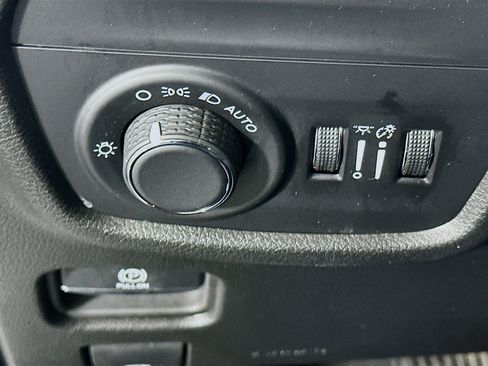 Used 2024 Jeep Grand Cherokee Altitude AWD/4WD image 17