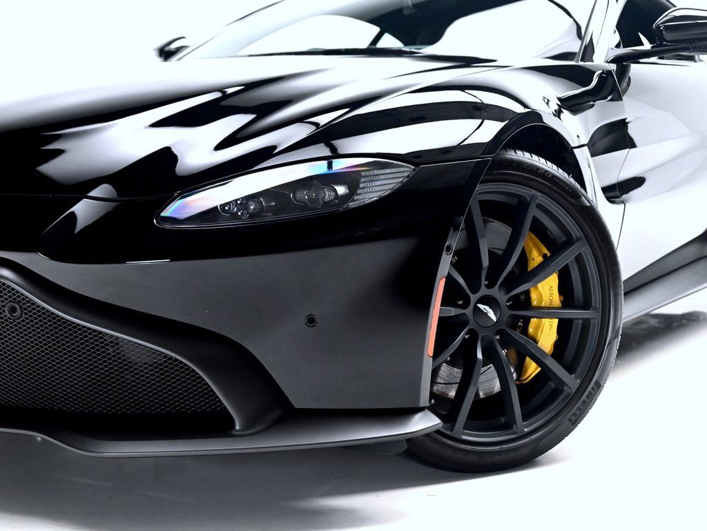 Used 2022 Aston Martin V8 Vantage Coupe RWD image 30