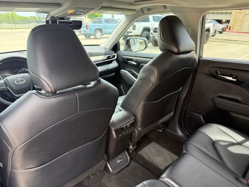 Used 2023 Toyota Highlander XLE image 27