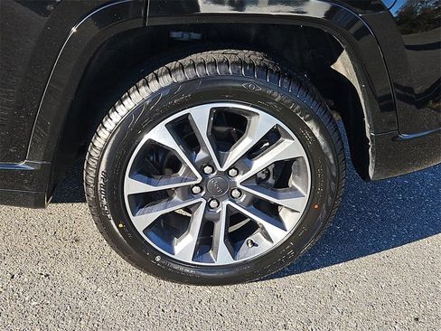 Used 2022 Jeep Grand Cherokee Overland w/ Luxury Tech Group IV image 8