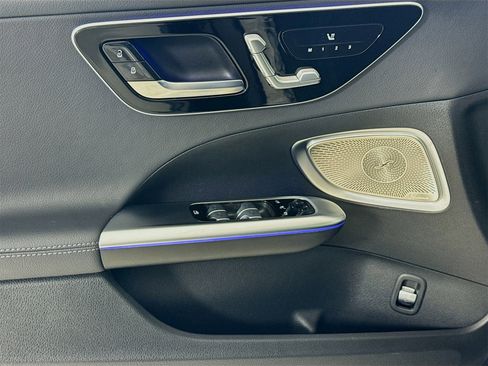 Used 2025 Mercedes-Benz C 300 4MATIC Sedan image 19