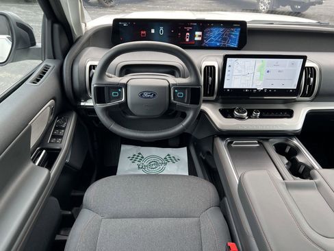 Used 2025 Ford Expedition Active image 21