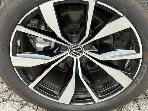 Used 2025 Volkswagen Atlas SEL Premium R-Line AWD/4WD image 44