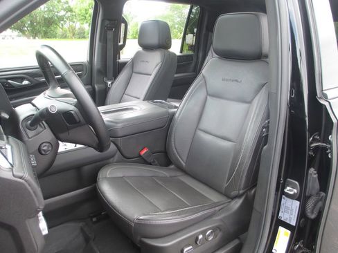 Used 2023 GMC Yukon XL Denali w/ Max Trailering Package AWD/4WD image 23