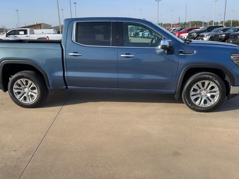 Used 2024 GMC Sierra 1500 SLT image 2