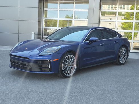 Used 2024 Porsche Panamera image 8