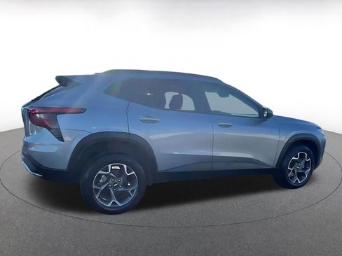Used 2025 Chevrolet Trax LT w/ LT Convenience Package image 15