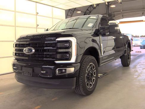 Used 2024 Ford F250 Platinum w/ FX4 Off-Road Package AWD/4WD image 3