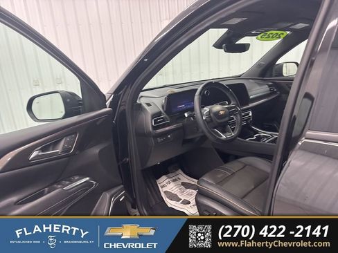 Used 2025 Chevrolet Traverse High Country image 9