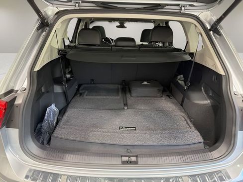 Used 2022 Volkswagen Tiguan SE w/ Panoramic Sunroof Package image 35