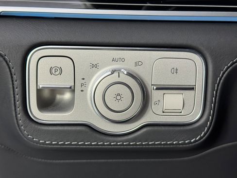 Used 2023 Mercedes-Benz Maybach GLS 600 4MATIC image 17