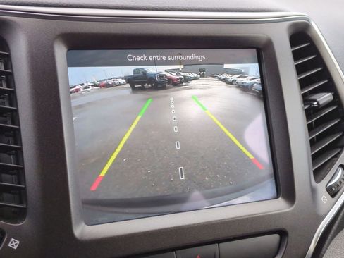 Used 2020 Jeep Cherokee Trailhawk w/ Cold Weather Group image 33