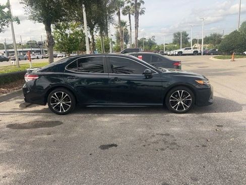 Used 2018 Toyota Camry SE FWD image 6