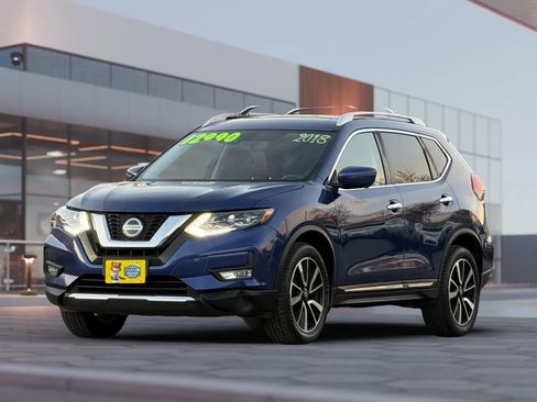 Used 2018 Nissan Rogue SL w/ Premium Package image 2