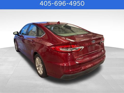 Used 2019 Ford Fusion SE FWD image 4