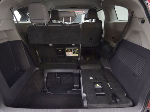 Used 2021 Toyota Sienna XLE image 33