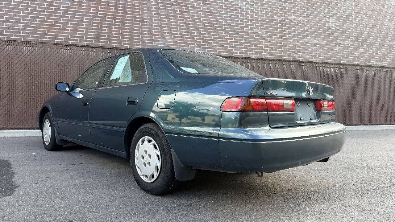 Used 1998 Toyota Camry LE FWD image 4