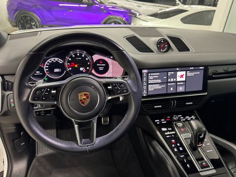 Used 2019 Porsche Cayenne S image 11