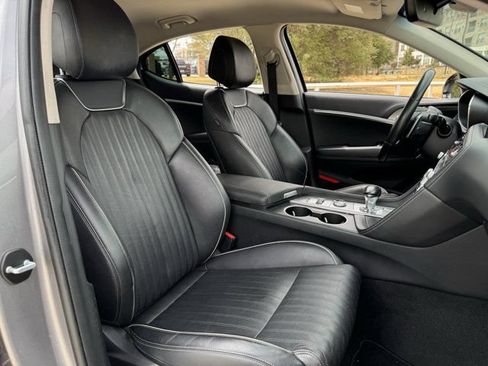 Used 2022 Genesis G70 3.3T RWD image 30