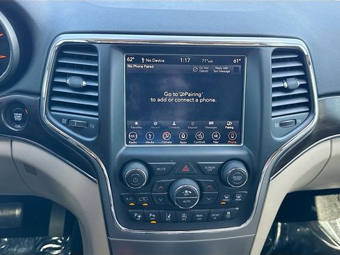 Used 2018 Jeep Grand Cherokee Limited image 27