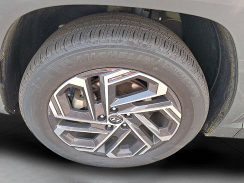 Certified 2025 Hyundai Tucson Limited AWD/4WD image 8