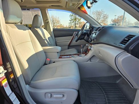 Used 2013 Toyota Highlander Limited image 10