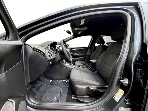 Used 2017 Chevrolet Cruze LT image 13