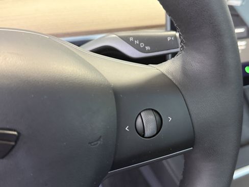 Used 2021 Tesla Model Y Long Range AWD/4WD image 18