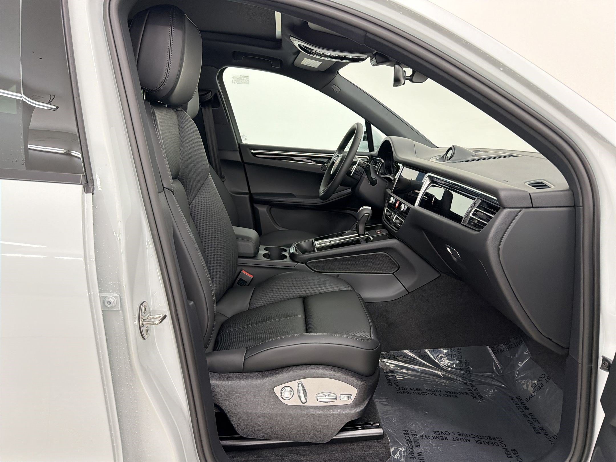 Used 2026 Porsche Macan AWD/4WD image 26