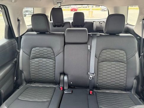 Used 2025 Nissan Pathfinder S image 24