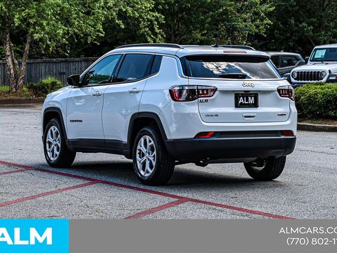 Used 2024 Jeep Compass Latitude AWD/4WD image 9