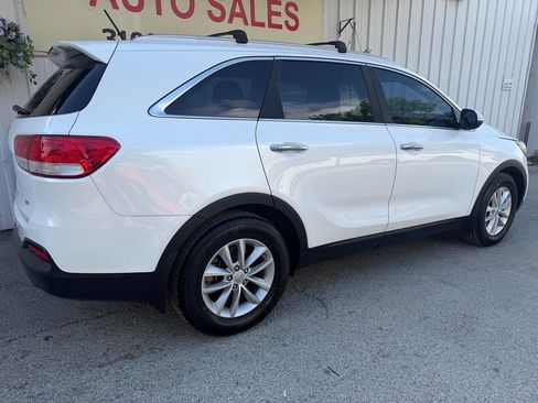 Used 2016 Kia Sorento LX image 9