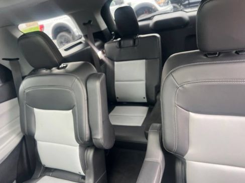 Used 2023 Ford Explorer XLT w/ Equipment Group 202A AWD/4WD image 18