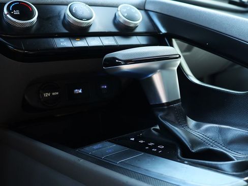 Used 2024 Hyundai Elantra SE image 49