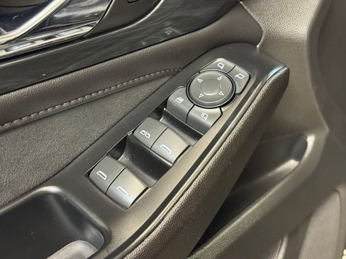Used 2023 Chevrolet Traverse High Country AWD/4WD image 11