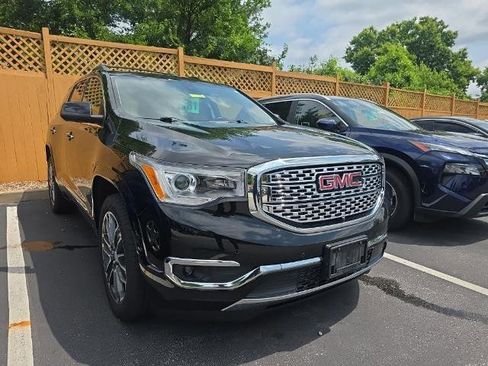Used 2017 GMC Acadia Denali w/ Technology Package AWD/4WD image 3