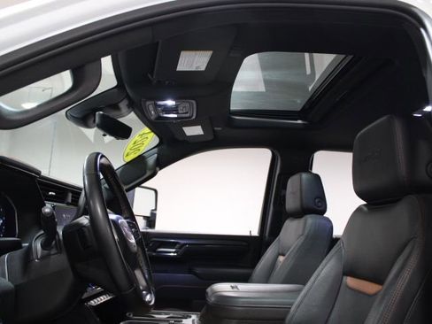 Used 2024 GMC Sierra 2500 AT4 w/ AT4 Premium Plus Package image 3