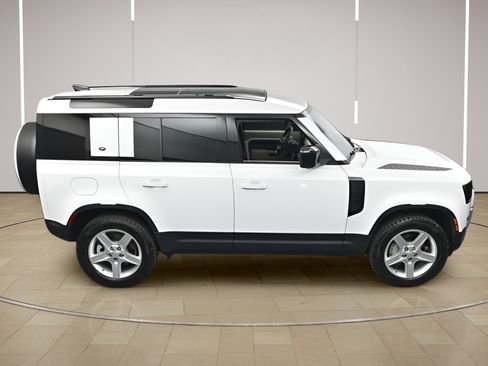 Used 2020 Land Rover Defender 110 SE AWD/4WD image 36